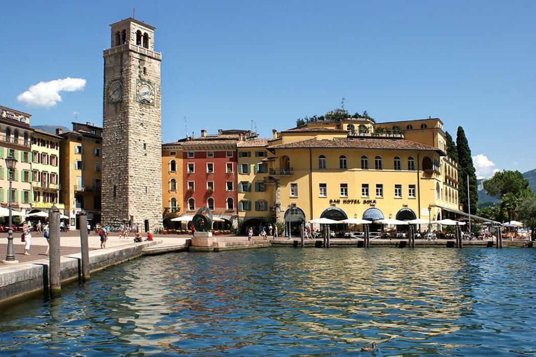 Antica Casa Alboletta - Appartamento Frida Kahlo Riva del Garda Exterior foto
